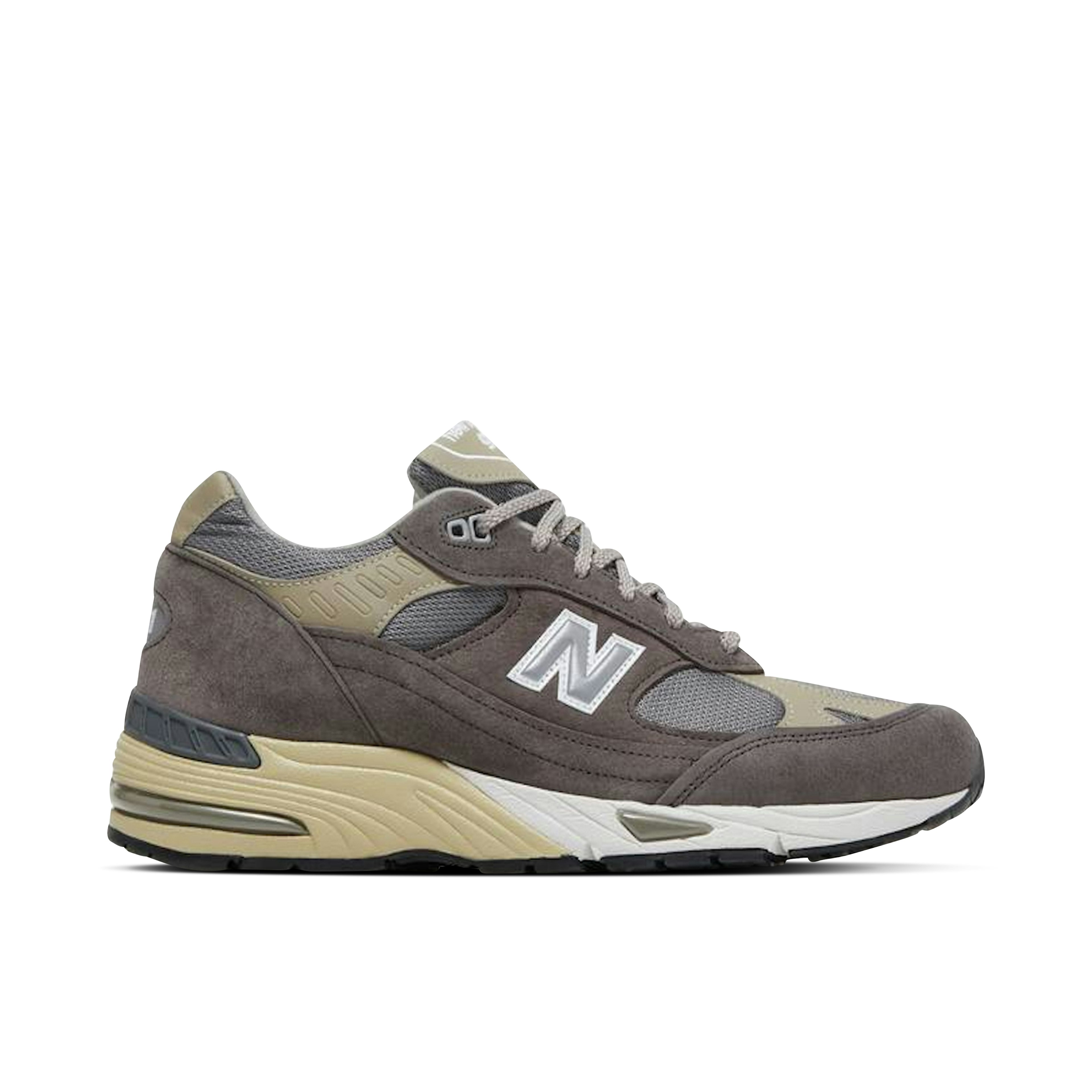 Stussy x New Balance 990v4 in Cream M990SC4