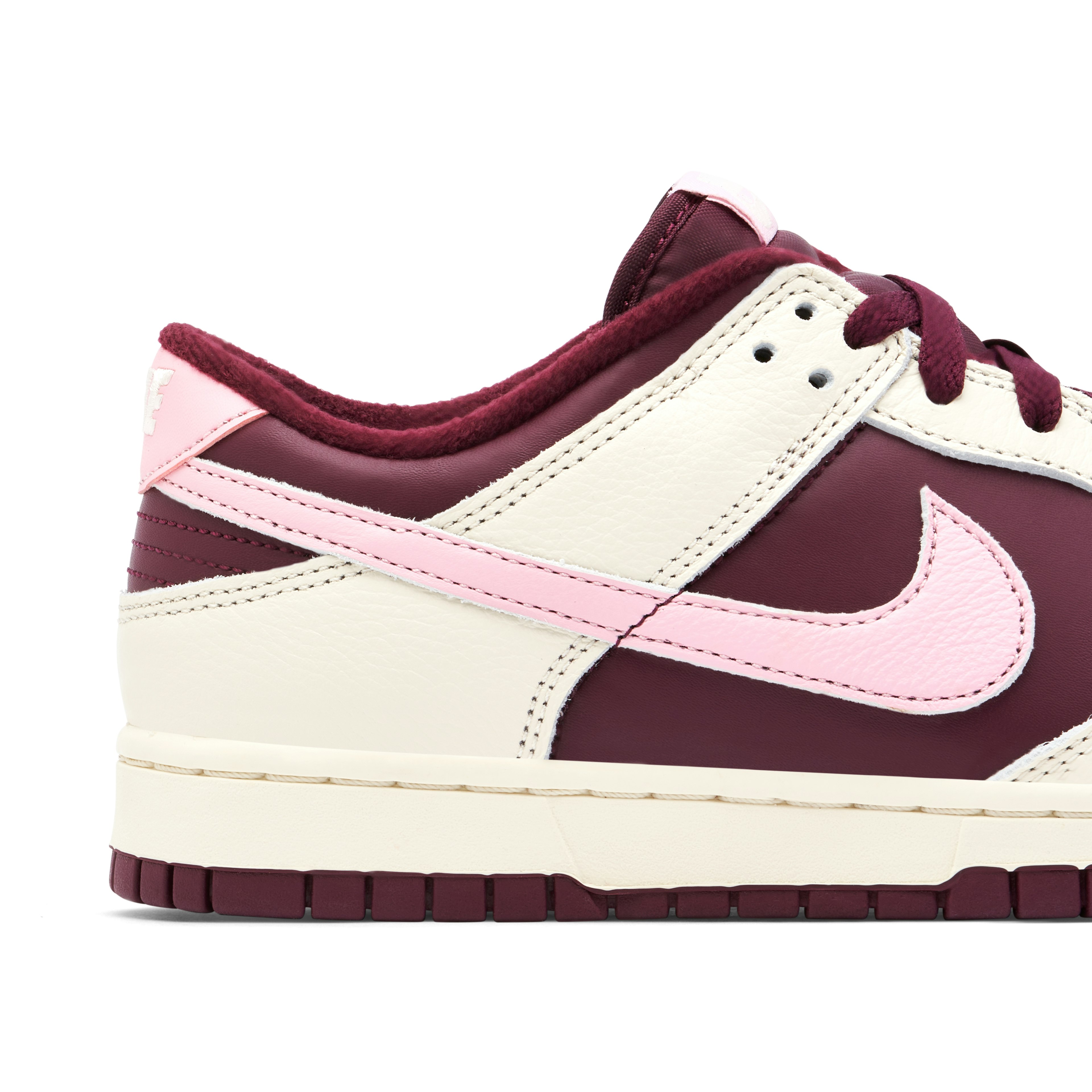 Nike Dunk Low Valentines Day (2023)