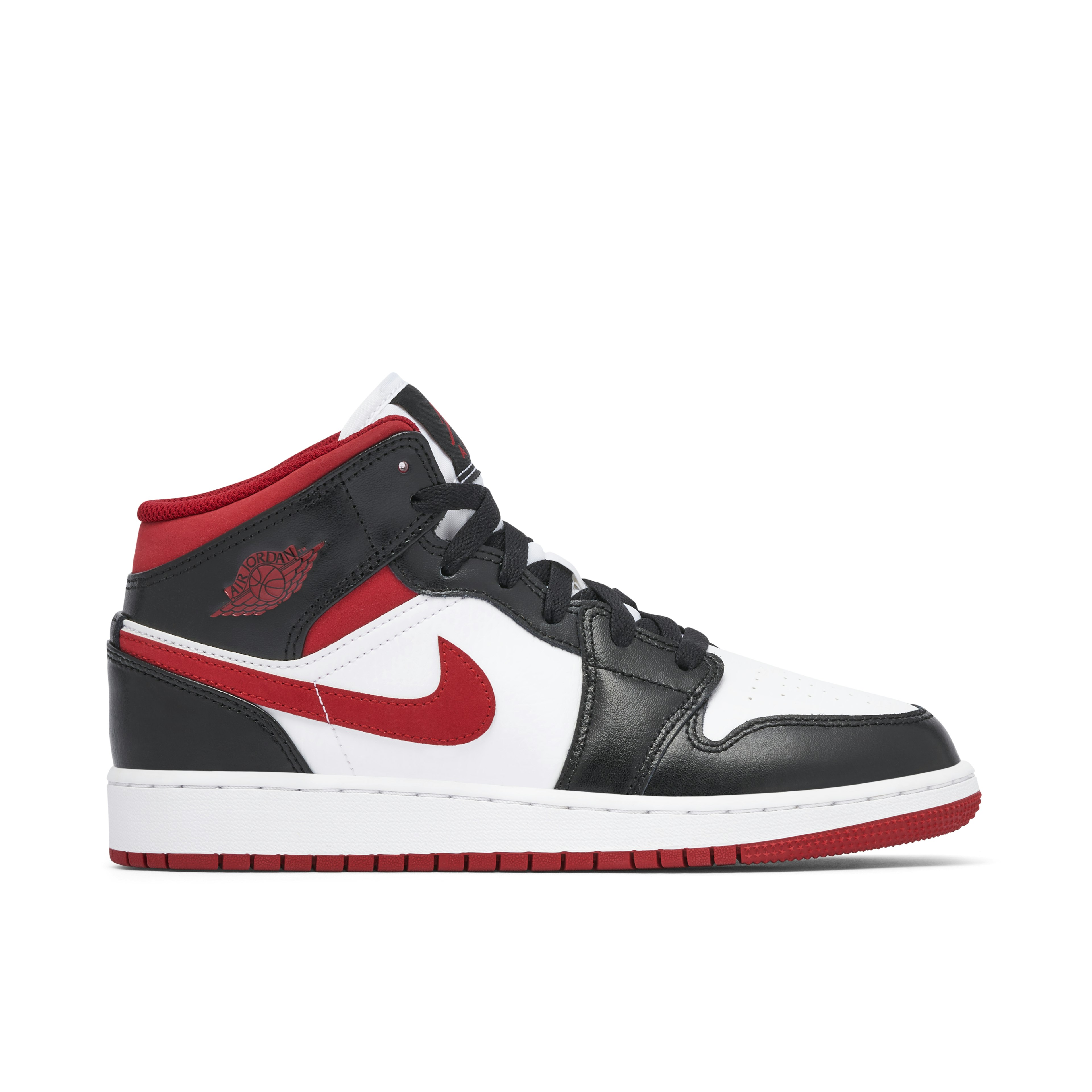 Air Jordan one enjoyable shoe love to wear "Chicago" New Images