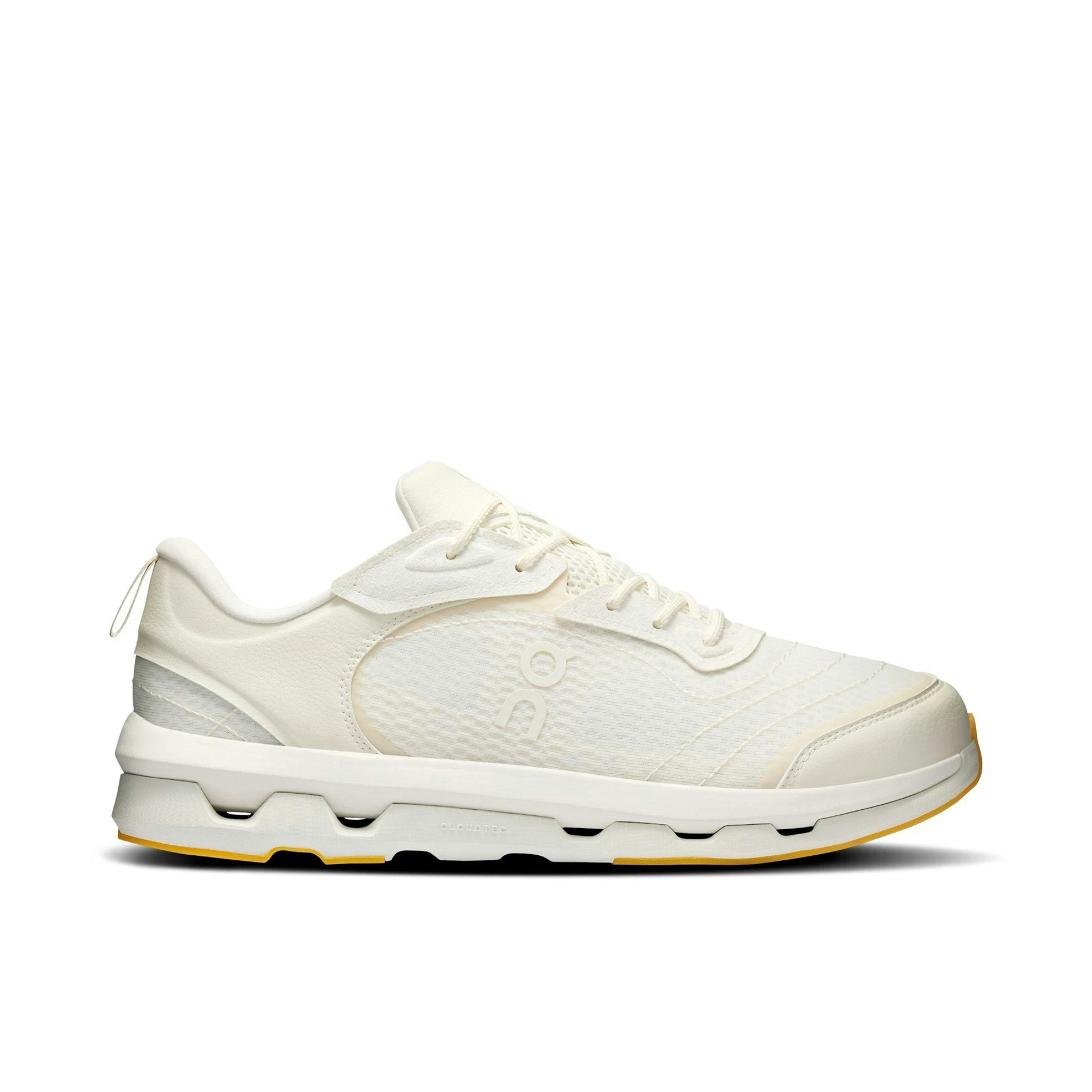 On Running Cloudzone Moon Zendaya Ivory