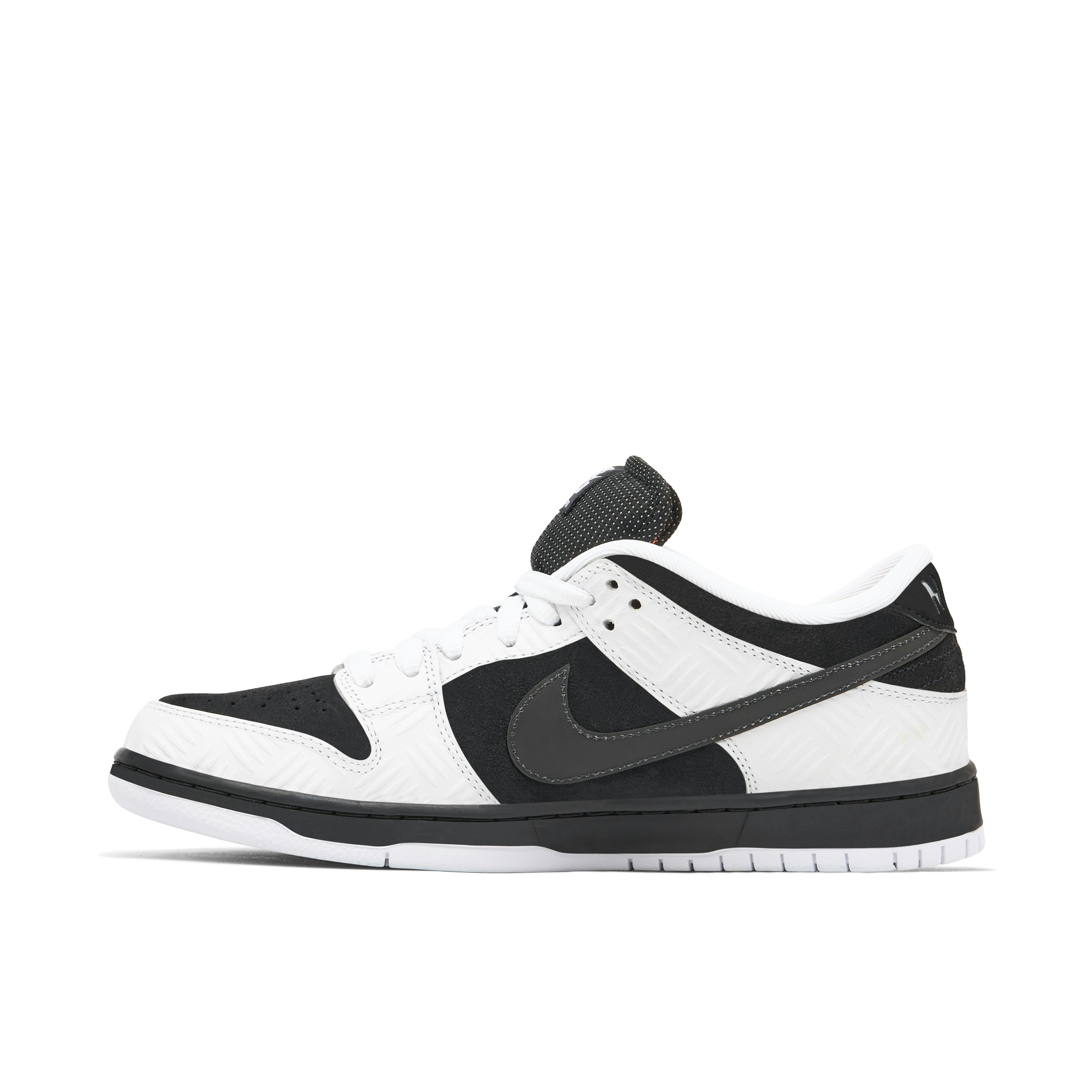 NIKE SB DUNK LOW X TIGHTBOOTH WHITE BLACK