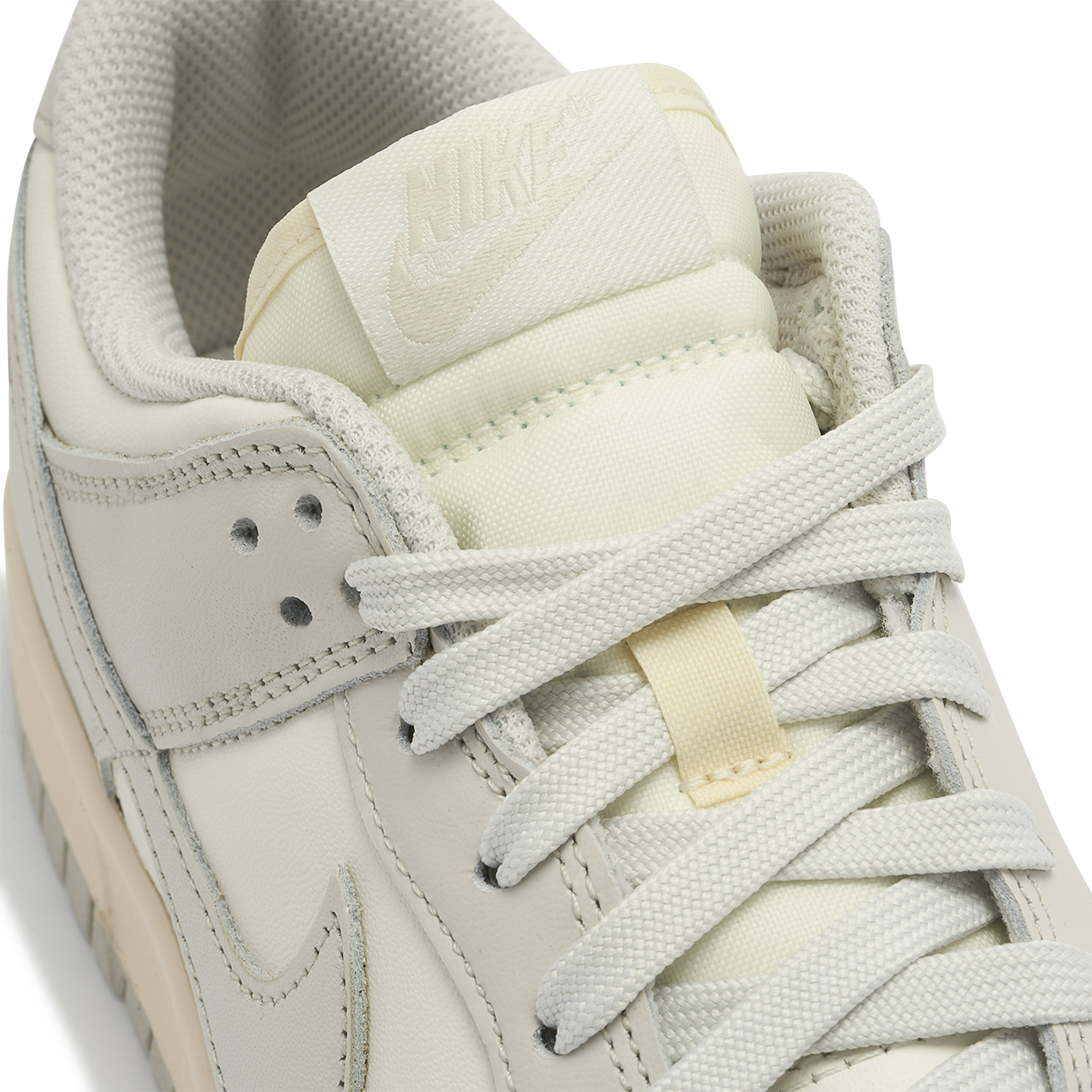 Nike Dunk Low Light Bone für Damen