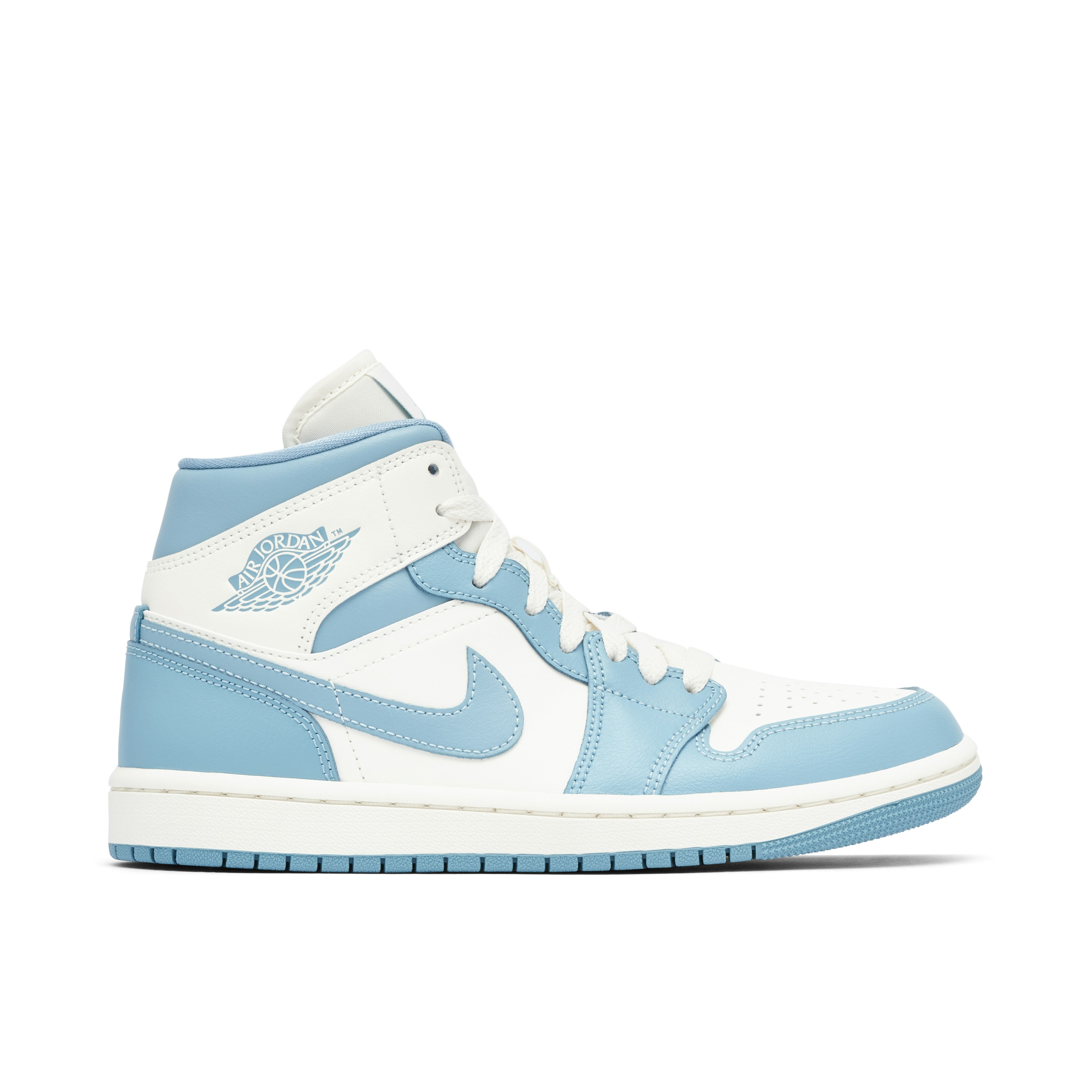 Кроссовки мужские высокие nike air jordan UNC 2022 für Damen