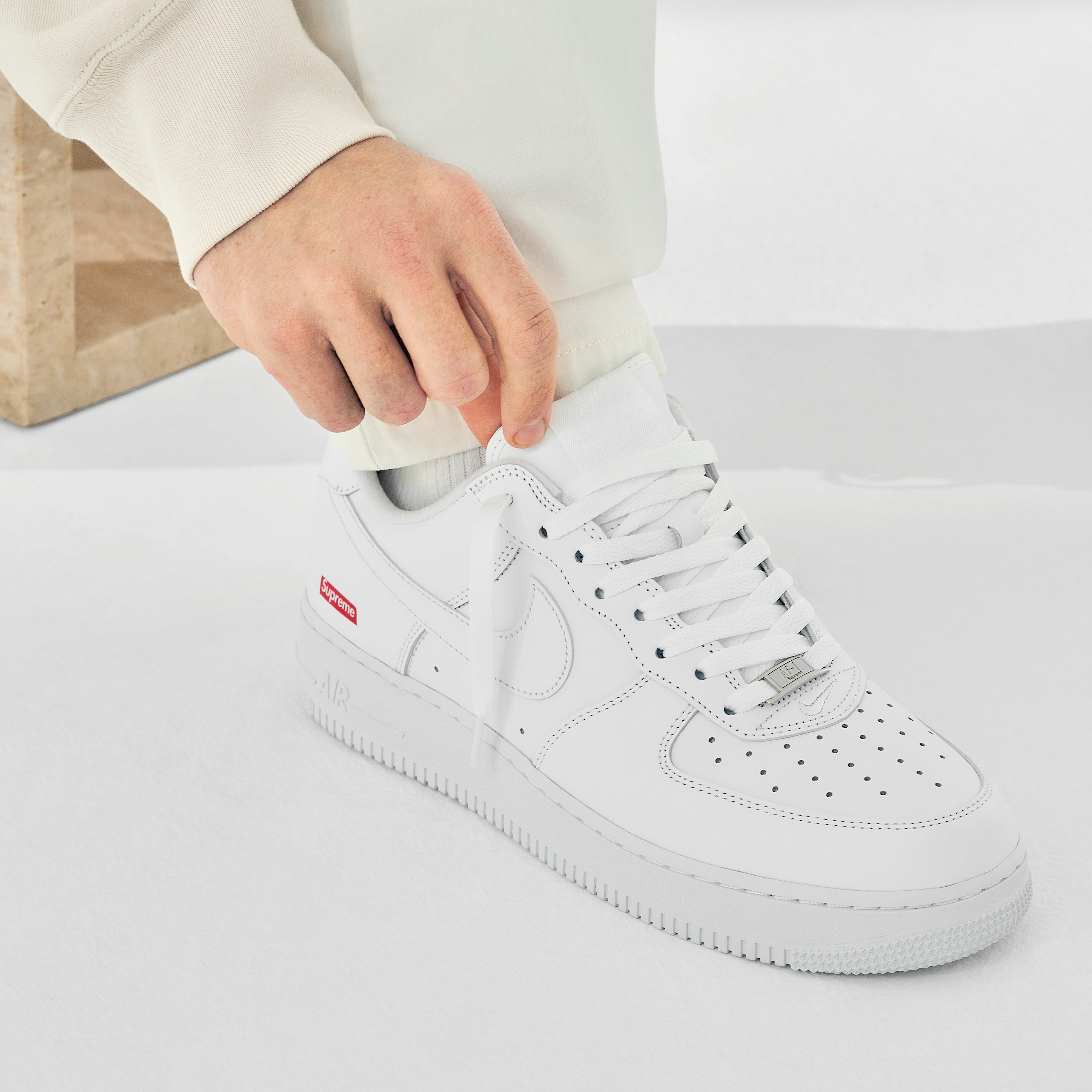 Nike Air Force 1 Low Supreme White