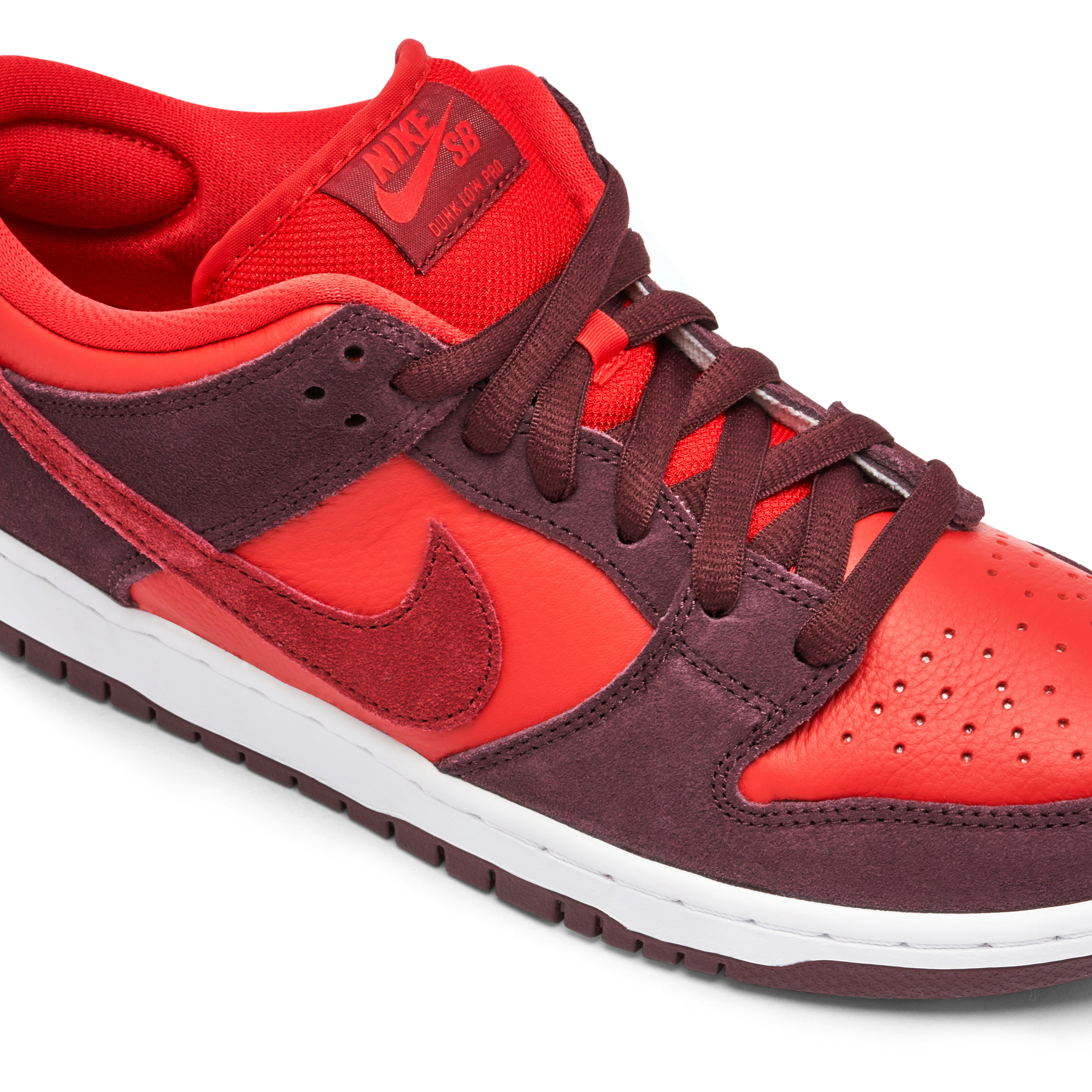 Nike SB Dunk Low Cherry