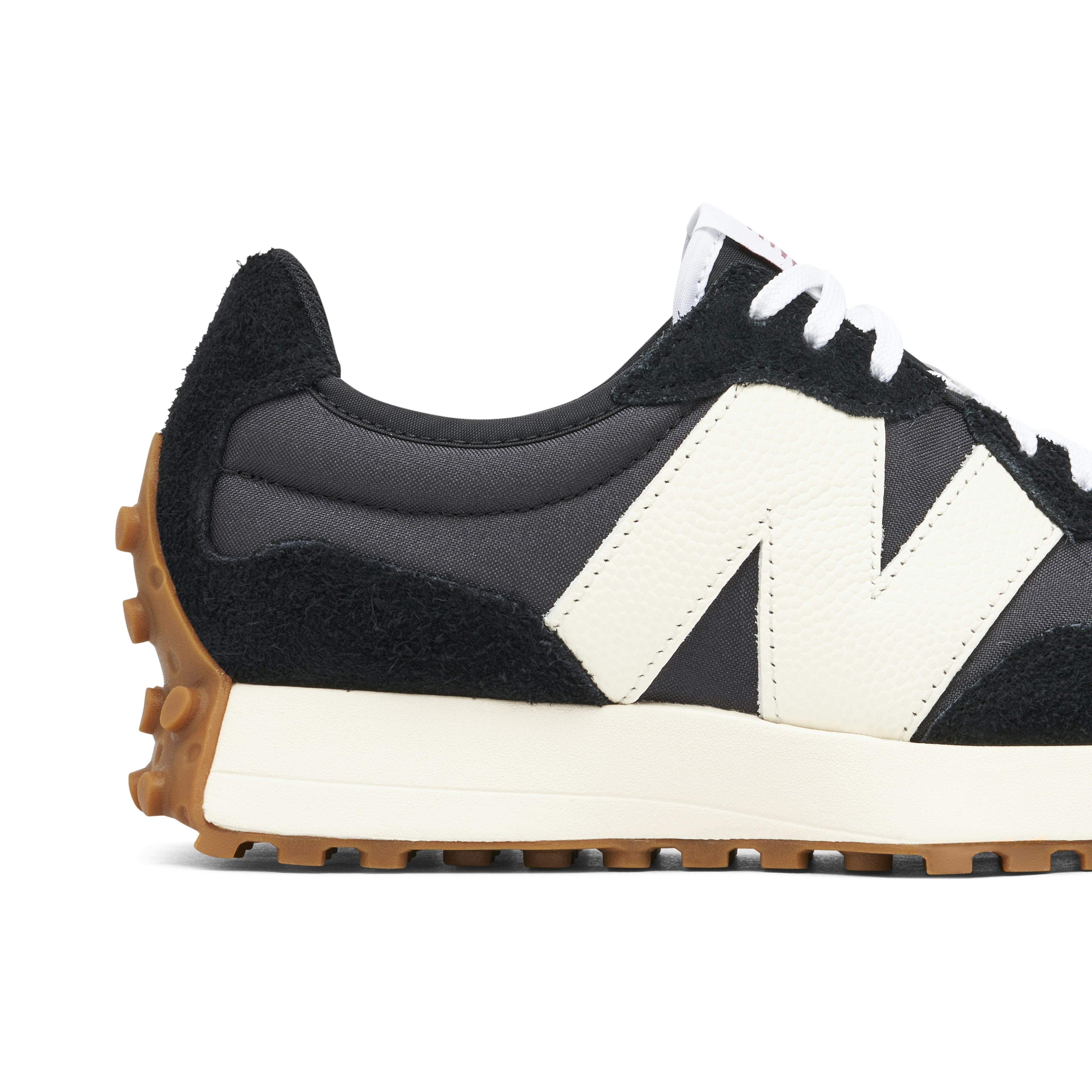 New Balance 327 Black White Gum für Damen