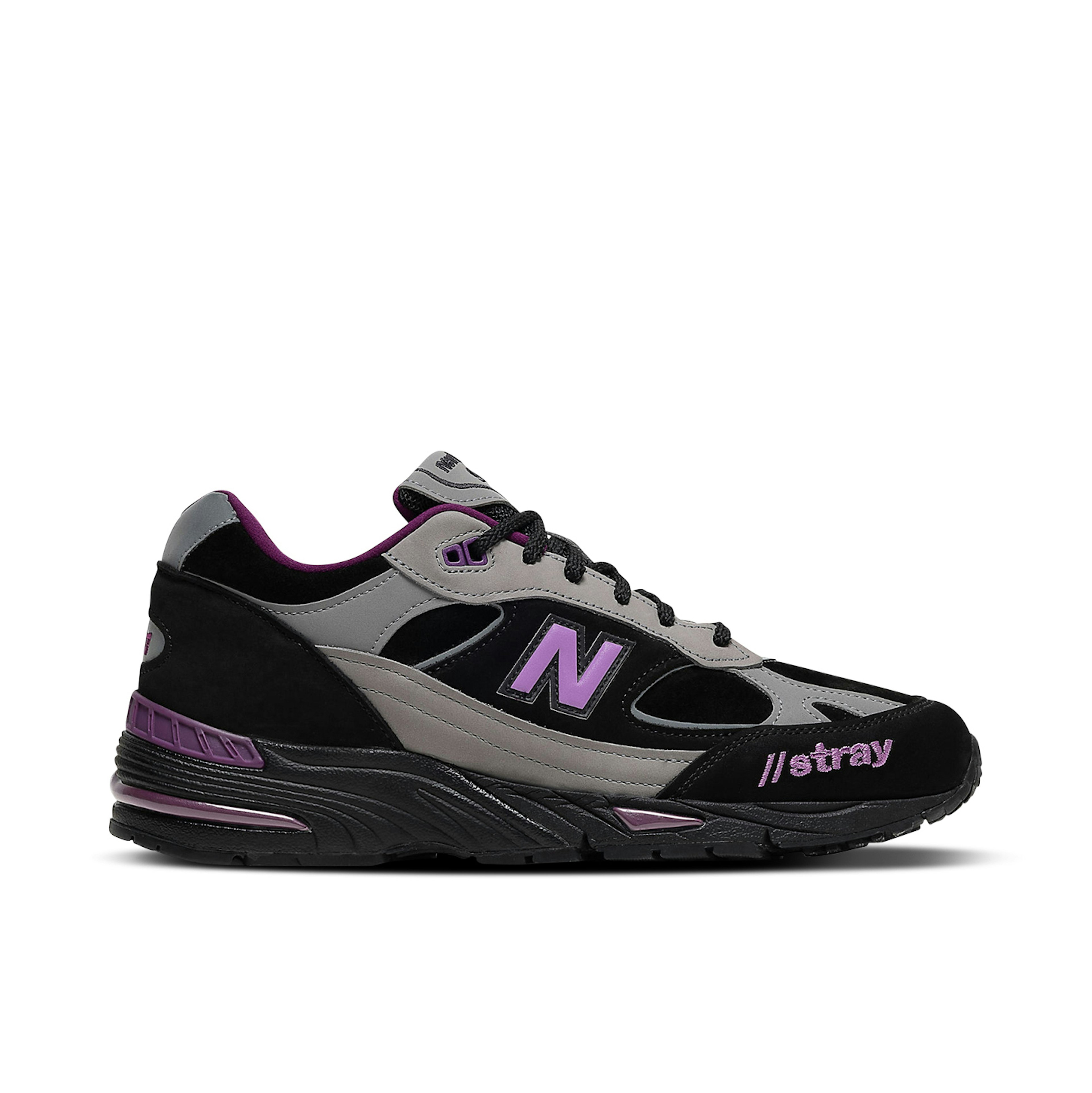 New Balance 574 womens Shoes Trainers in Black