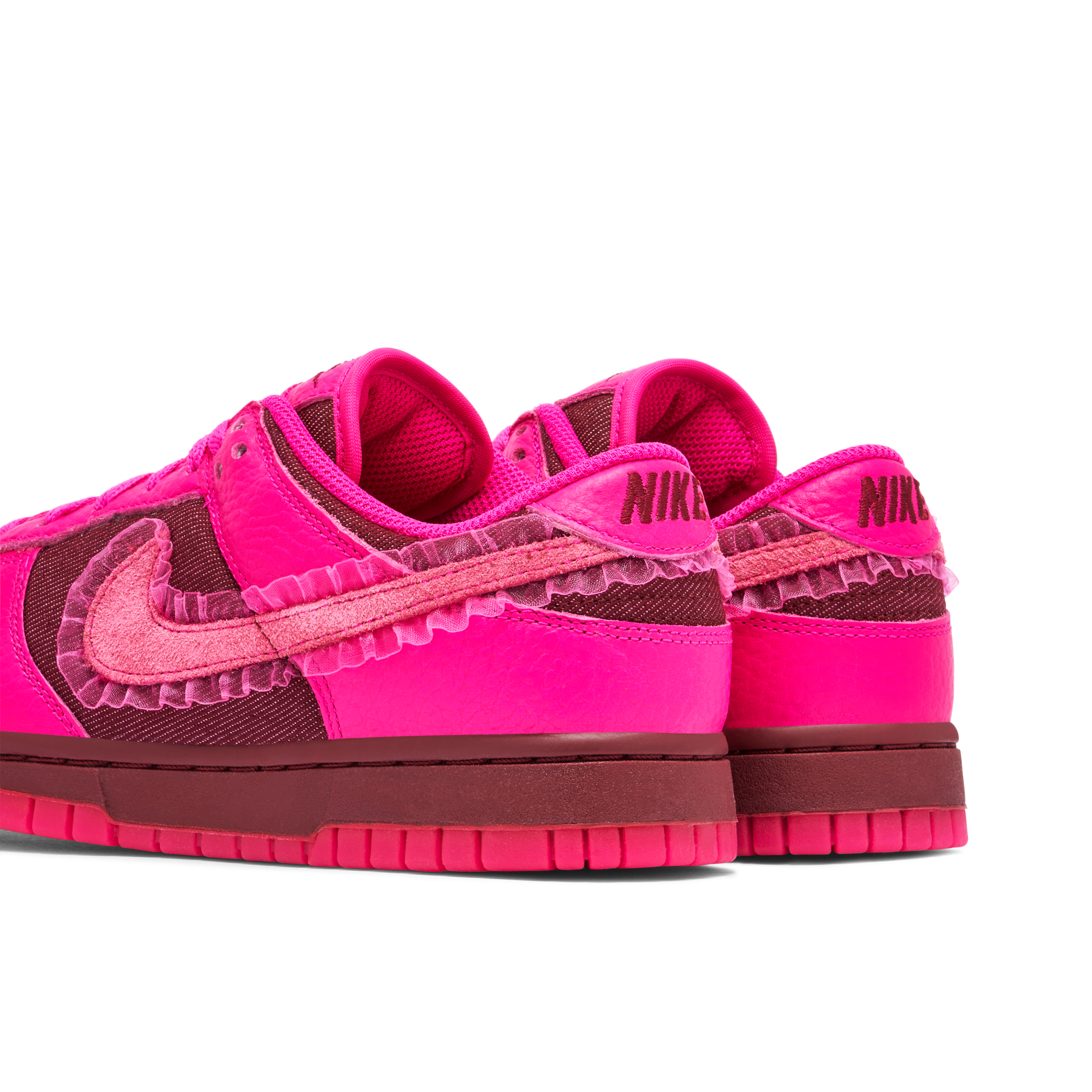 Nike Dunk offers Low Valentine’s Day W Shoes