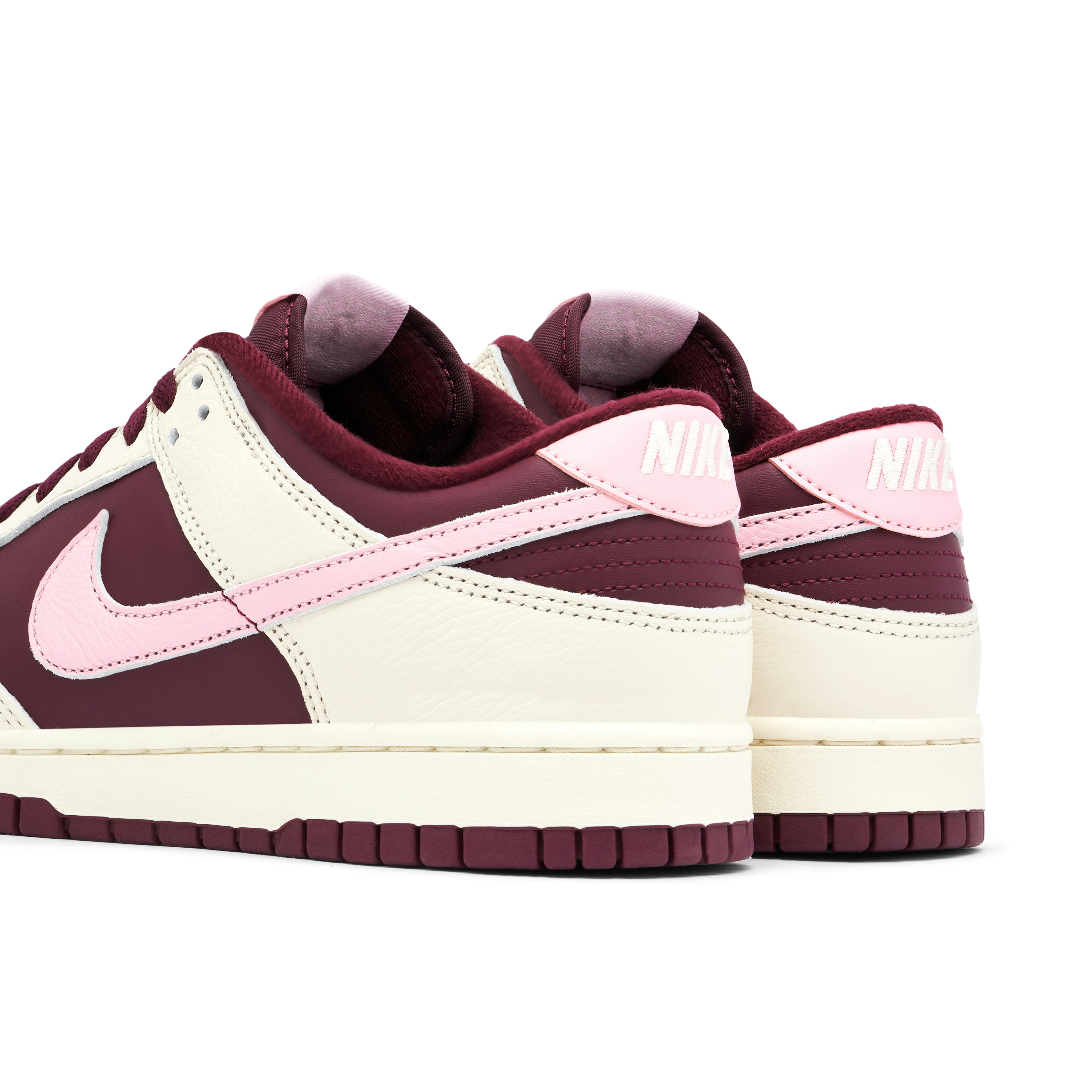 Nike Dunk Low Valentines Day (2023)