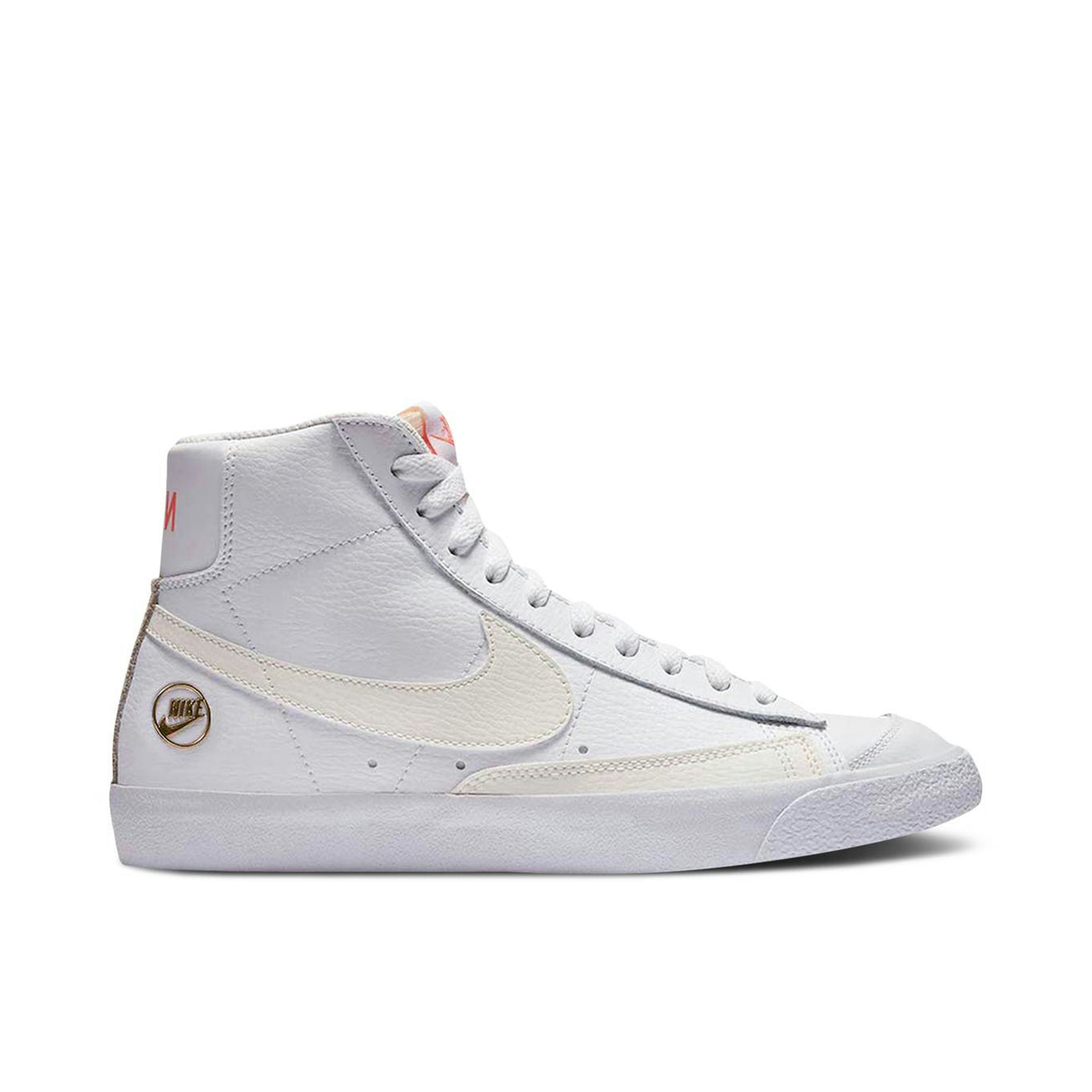 Nike Blazer Mid 77 Vintage White Gold Emblem Femme